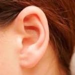 耳たぶに粉瘤が出来るのは病気？治療方法など紹介！